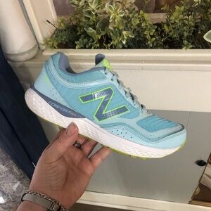 Women’s New Balance Comfort Ride 520 Light Blue size 7.5